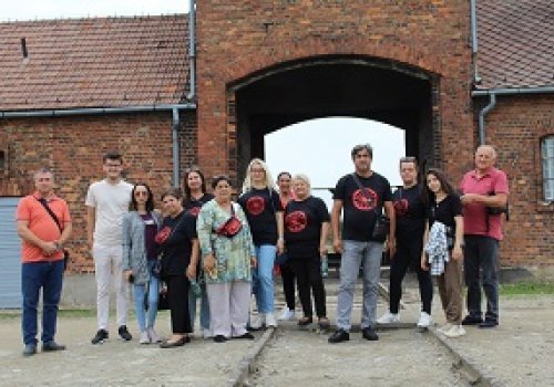 Prva posjeta Auschwitzu: Romska udruženja iz BiH na komemoraciji u Poljskoj